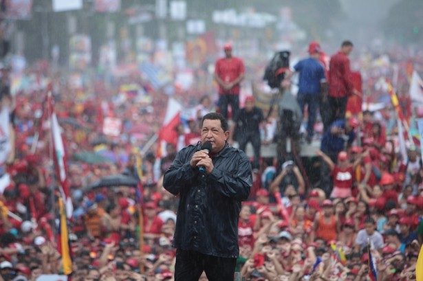 El-centro-de-Caracas-se-tornó-rojo-rojito-con-la-marea-de-pueblo-que-acompañó-a-Chávez-en-el-cierre-de-la-Campaña-Carabobo-04-de-octubre-de-2012-2-615x409-1132x670