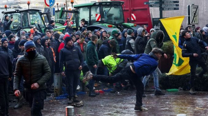 Protestas-de-agricultores-europeos-contra-las-políticas-de-la-UE-para-el-agro-Foto-ATTAC-768x432