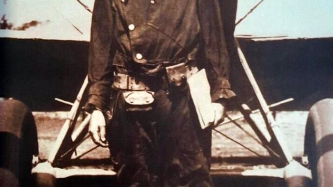 10011640691-714x1024